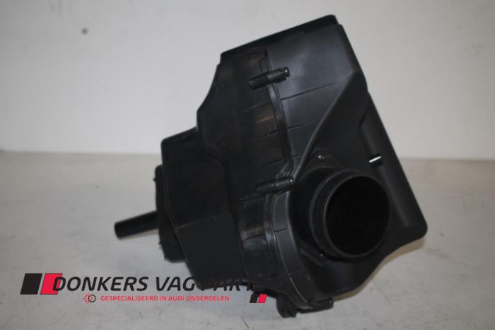 Begagnade Luftfilterhus Audi S8 (D4) 4.0 V8 TFSI 32V Pris € 75,00 Marginaltabell erbjuds av Donkers VAG Parts