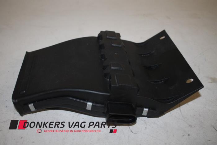 Używane Element grzewczy Audi A8 Cena € 75,00 Procedura marży oferowane przez Donkers VAG Parts