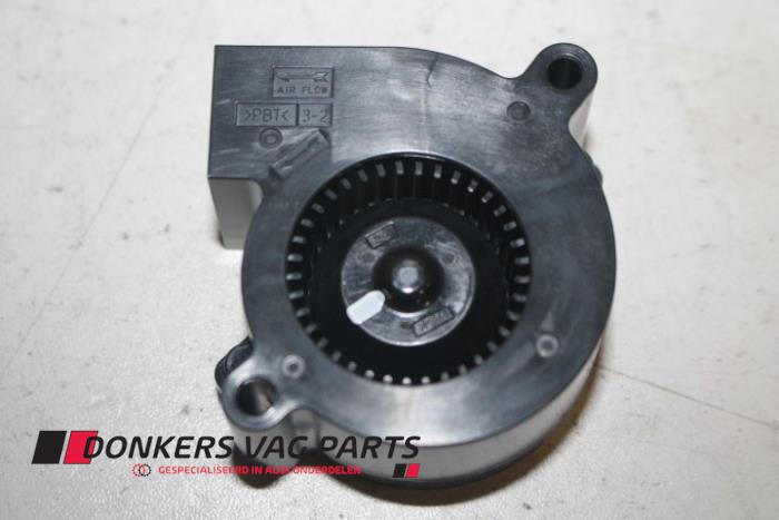 Używane Wentylator reflektora prawy Audi A3 Cena € 75,00 Procedura marży oferowane przez Donkers VAG Parts