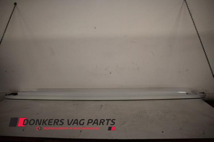 Używane Próg lewy Audi S8 (D4) 4.0 V8 TFSI 32V Cena € 150,00 Z VAT oferowane przez Donkers VAG Parts