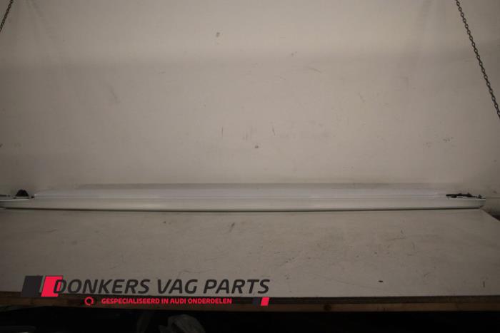 Używane Próg prawy Audi S8 (D4) 4.0 V8 TFSI 32V Cena € 150,00 Z VAT oferowane przez Donkers VAG Parts