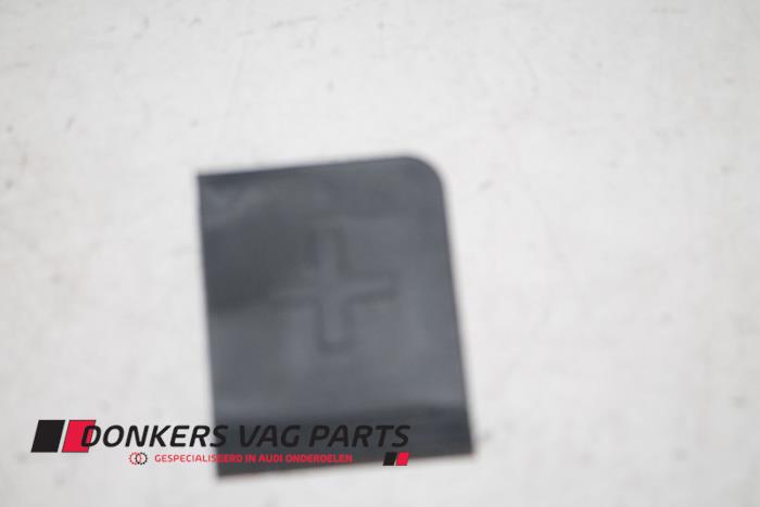 Begagnade Batterilock Audi A5 (8T3) 2.0 TDI 16V Pris € 3,00 Marginaltabell erbjuds av Donkers VAG Parts