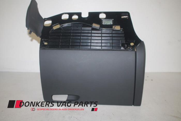 Begagnade Handskfack Audi A5 (8T3) 2.0 TDI 16V Pris € 30,00 Marginaltabell erbjuds av Donkers VAG Parts