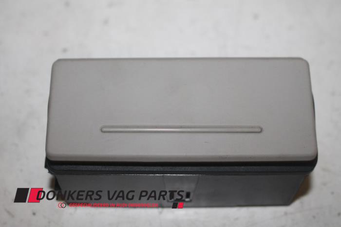 Begagnade Askkopp, fram Audi A6 Pris € 5,00 Marginaltabell erbjuds av Donkers VAG Parts