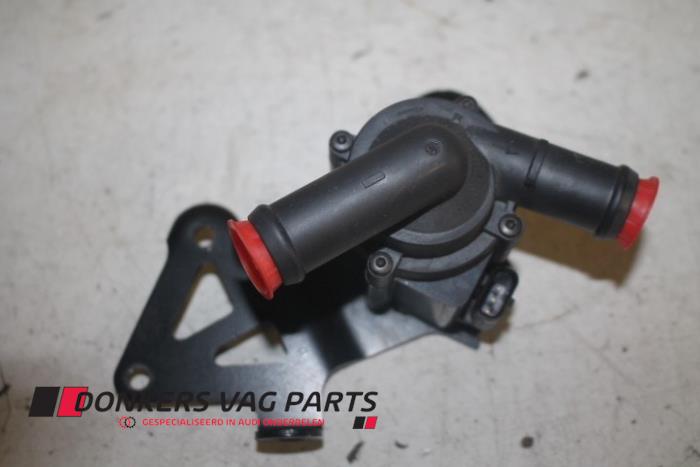 Begagnade Extra vattenpump Audi RS 6 Avant (C7) 4.0 V8 TFSI 32V Pris € 100,01 Inklusive moms erbjuds av Donkers VAG Parts