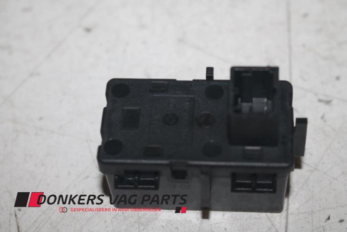 Używane Modul immobilizera Audi RS 6 Avant (C7) 4.0 V8 TFSI 32V Cena € 20,00 Procedura marży oferowane przez Donkers VAG Parts