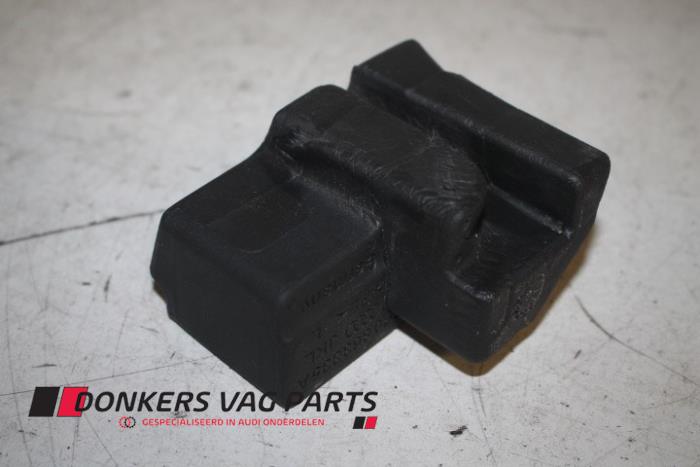 Usagé Divers Audi Q5 (8RB) 2.0 TDI 16V Quattro Prix € 2,99 Prix TTC proposé par Donkers VAG Parts