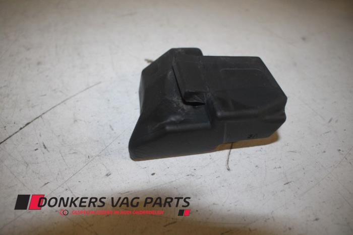 Usagé Divers Audi Q5 (8RB) 2.0 TDI 16V Quattro Prix € 2,99 Prix TTC proposé par Donkers VAG Parts
