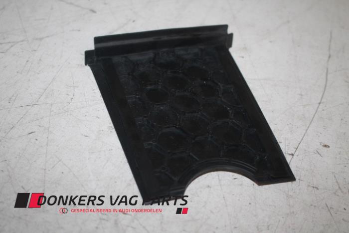 Usagé Divers Audi Q5 (8RB) 2.0 TDI 16V Quattro Prix € 2,00 Prix TTC proposé par Donkers VAG Parts