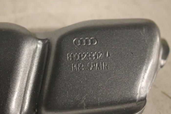 Bisagra de capó de un Audi Q5 2011