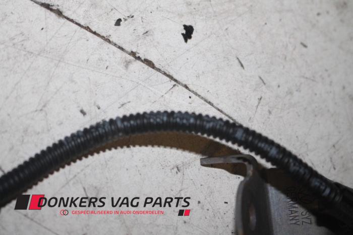 Nockenwelle Sensor van een Audi Q5 (8RB) 2.0 TDI 16V Quattro 2011