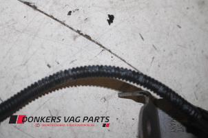 Nockenwelle Sensor van een Audi Q5 (8RB) 2.0 TDI 16V Quattro 2011