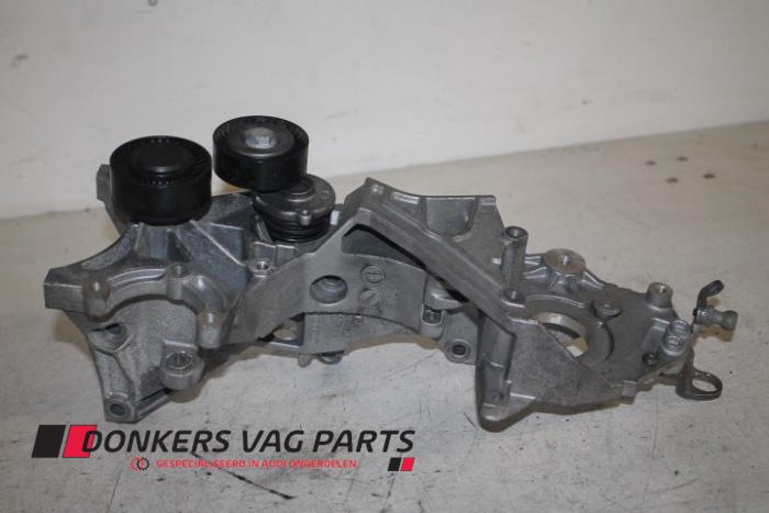 Usagé Support dynamo haut Audi Q5 (8RB) 2.0 TDI 16V Quattro Prix € 100,01 Prix TTC proposé par Donkers VAG Parts