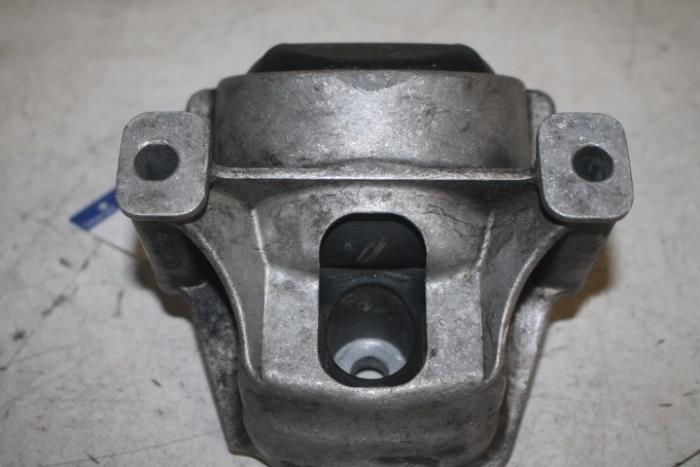 Engine mount from a Audi Q5