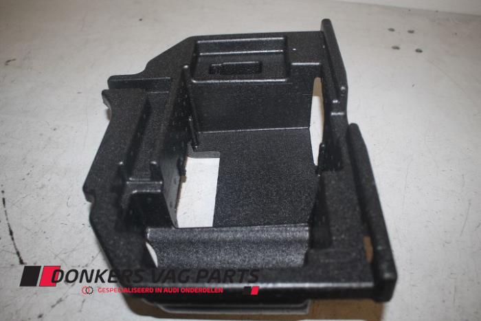 Używane Schowek Audi A5 Sportback (F5A/F5F) 2.0 TFSI 16V Quattro Cena € 9,99 Z VAT oferowane przez Donkers VAG Parts
