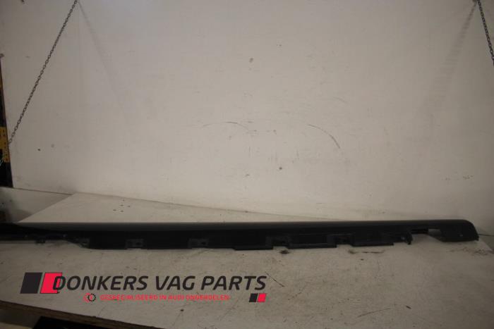 Używane Próg prawy Audi A8 Cena € 150,00 Procedura marży oferowane przez Donkers VAG Parts