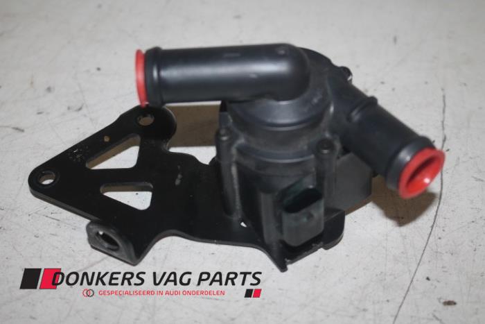 Begagnade Extra vattenpump Audi RS 6 Avant (C7) 4.0 V8 TFSI 32V Pris € 100,01 Inklusive moms erbjuds av Donkers VAG Parts