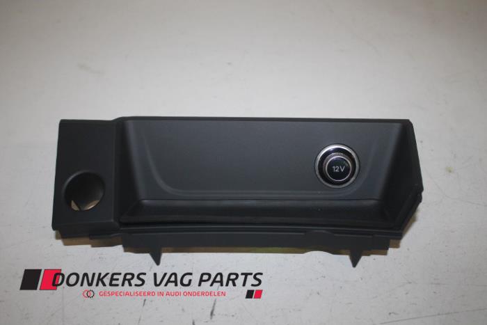 Używane Schowek Audi RS 4 Avant (B9) 2.9 V6 TFSI 24V Cena € 20,00 Z VAT oferowane przez Donkers VAG Parts
