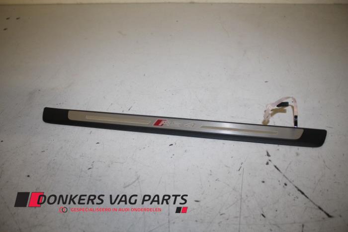 Używane Próg prawy Audi RS 4 Avant (B9) 2.9 V6 TFSI 24V Cena € 75,00 Z VAT oferowane przez Donkers VAG Parts