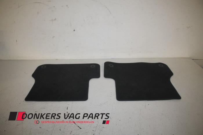 Używane Zestaw dywaników Audi A6 Cena € 30,00 Procedura marży oferowane przez Donkers VAG Parts