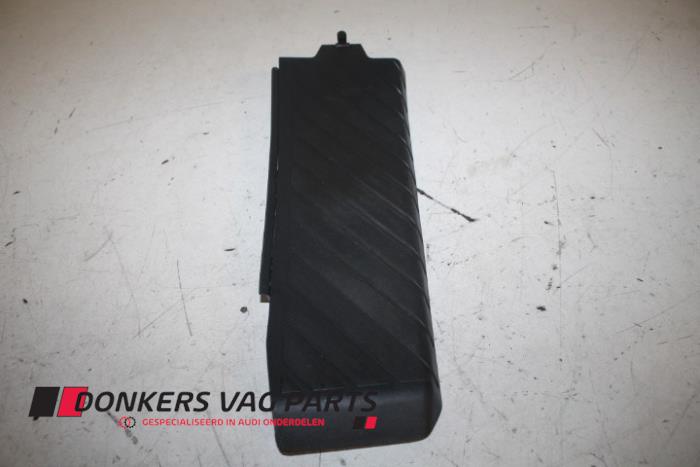 Używane Stopien Audi A4 Cena € 5,00 Procedura marży oferowane przez Donkers VAG Parts