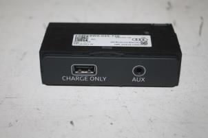 Używane Zlacze AUX/USB Audi A4 Cena € 30,00 Procedura marży oferowane przez Autoparts Veghel