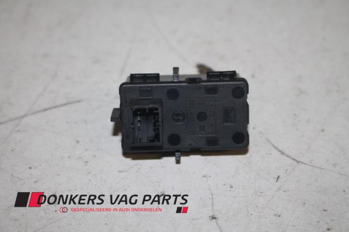Używane Modul immobilizera Audi RS7 Sportback (4GA/4GF) 4.0 V8 TFSI 32V Cena € 20,00 Z VAT oferowane przez Donkers VAG Parts