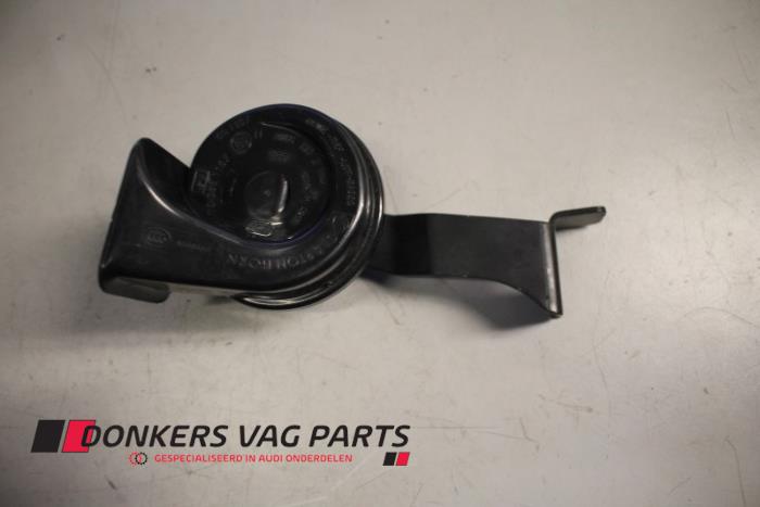 Używane Klakson Audi RS 6 Avant (C7) 4.0 V8 TFSI 32V Cena € 25,00 Z VAT oferowane przez Donkers VAG Parts