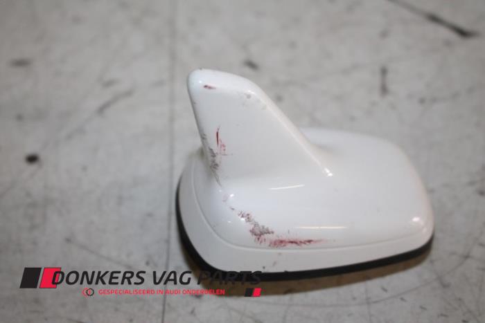 Używane Antena GPS Audi S3 Limousine (8VM/8VS) 2.0 TFSI 16V Cena € 100,00 Procedura marży oferowane przez Donkers VAG Parts
