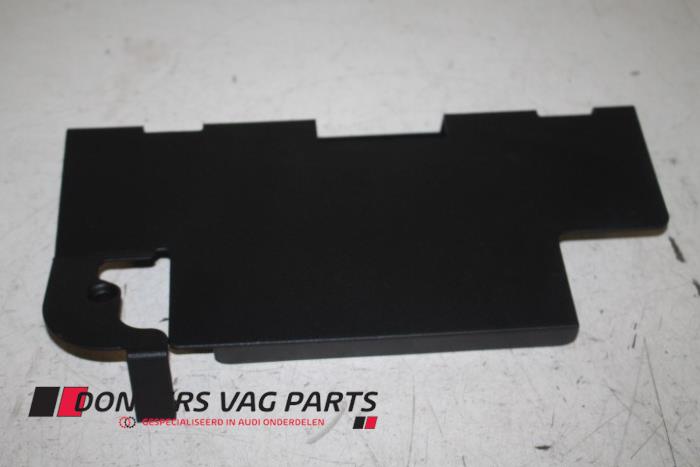 Begagnade Batterilock Audi A5 (8T3) 1.8 TFSI 16V Pris € 3,00 Marginaltabell erbjuds av Donkers VAG Parts