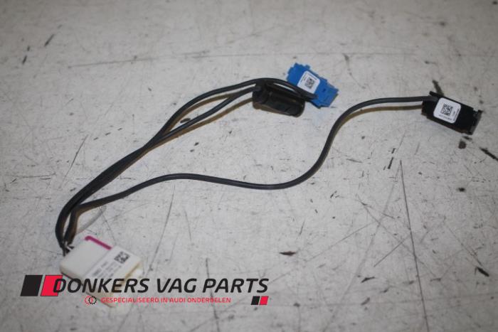 Używane Mikrofon Audi A5 (8T3) 1.8 TFSI 16V Cena € 25,00 Procedura marży oferowane przez Donkers VAG Parts