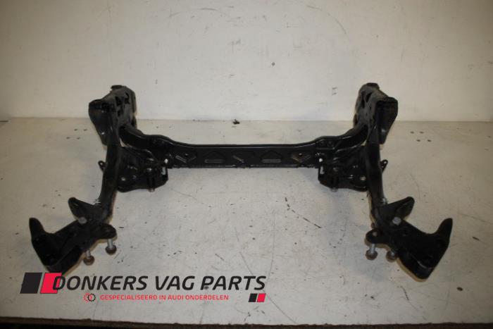Begagnade Underram Audi S8 (D4) 4.0 V8 TFSI 32V Pris € 350,02 Inklusive moms erbjuds av Donkers VAG Parts