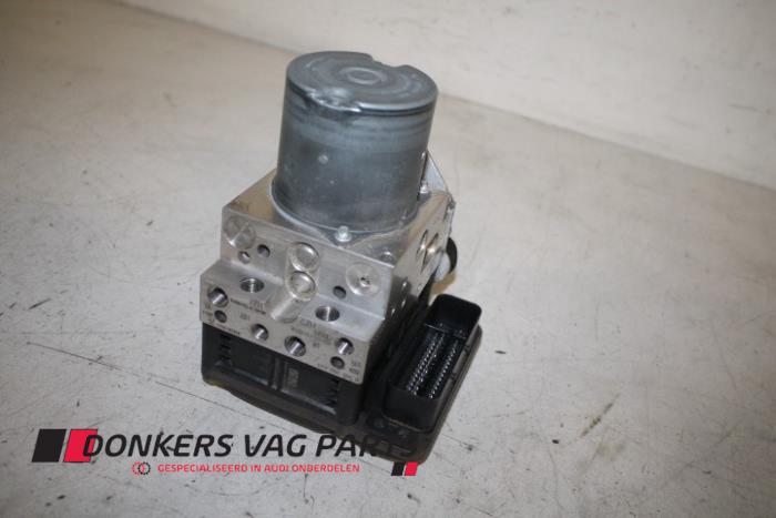 Używane Pompa ABS Audi S8 (D4) 4.0 V8 TFSI 32V Cena € 500,03 Z VAT oferowane przez Donkers VAG Parts
