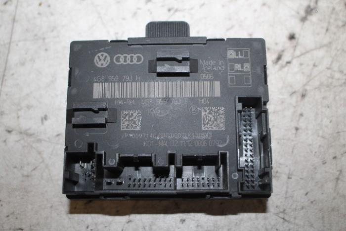 Zentralverriegelung Modul van een Audi S6 Avant (C7) 4.0 V8 TFSI 2012