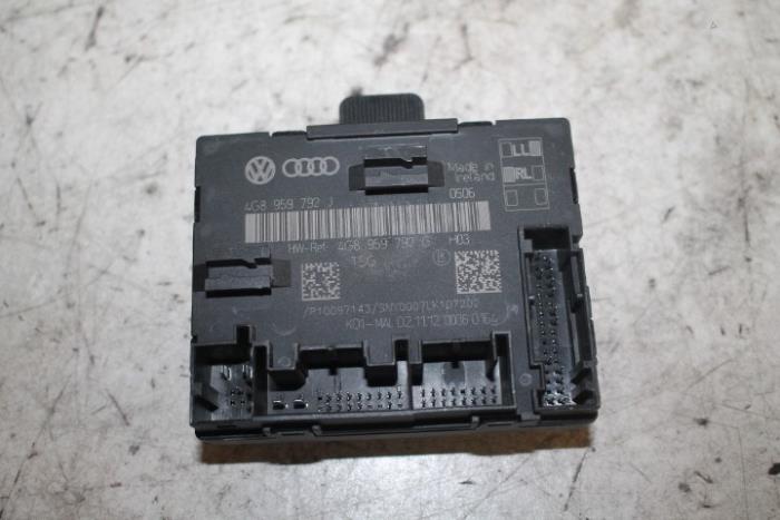 Zentralverriegelung Modul van een Audi S6 Avant (C7) 4.0 V8 TFSI 2012
