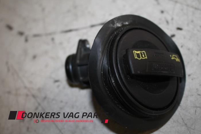 Gebrauchte Öl Füllrohr Audi RS 6 Avant (C7) 4.0 V8 TFSI 32V Preis € 9,99 Mit Mehrwertsteuer angeboten von Donkers VAG Parts