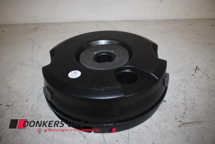 Używane Subwoofer Audi SQ5 (8RB) 3.0 TDI V6 24V Cena € 125,00 Procedura marży oferowane przez Donkers VAG Parts