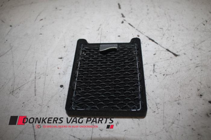Używane Schowek Audi SQ5 (8RB) 3.0 TDI V6 24V Cena € 10,00 Procedura marży oferowane przez Donkers VAG Parts