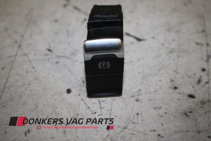 Używane Przelacznik hamulca postojowego Audi A4 Avant (B8) 2.0 TDI 16V Cena € 8,00 Procedura marży oferowane przez Donkers VAG Parts