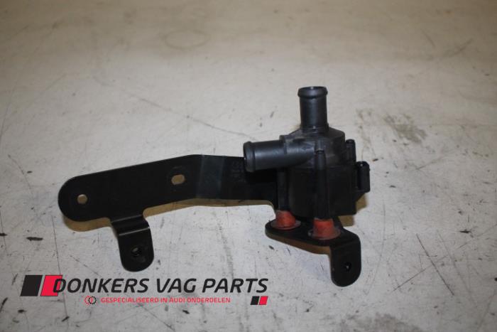 Usagé Pompe à eau Audi SQ5 (8RB) 3.0 TDI V6 24V Prix € 24,20 Règlement à la marge proposé par Donkers VAG Parts