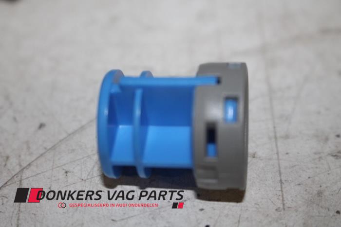 Usados Micrófono Audi A1 Precio € 15,00 Norma de margen ofrecido por Donkers VAG Parts