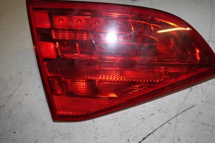 Luz trasera izquierda de un Audi A4
