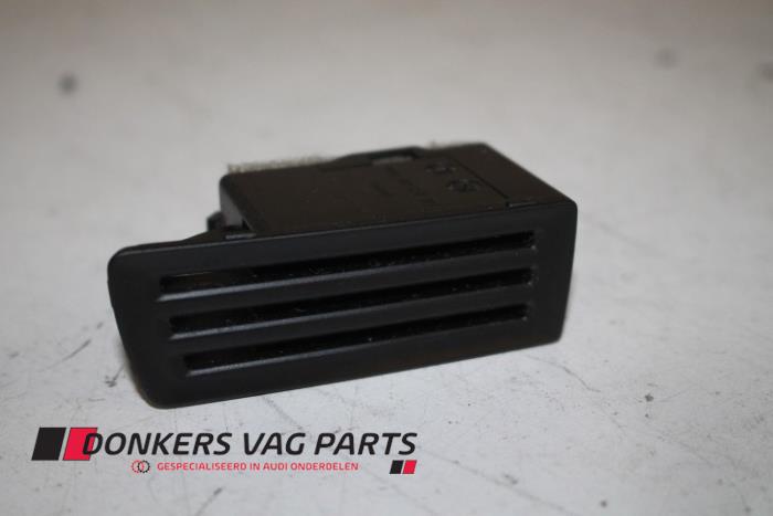 Usagé Divers Audi A4 (B8) 2.0 TDI 16V Prix € 3,00 Règlement à la marge proposé par Donkers VAG Parts
