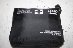 Gebrauchte KFZ-Verbandkasten Audi S4 Preis € 20,00 Margenregelung angeboten von Autoparts Veghel