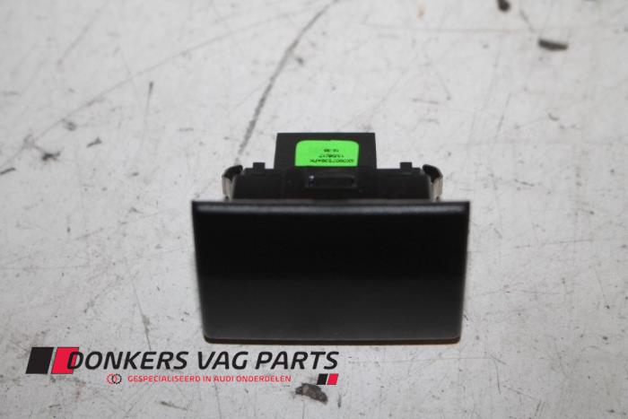 Begagnade Ljussensor Audi S1 Sportback (8XA/8XF) 2.0 TFSI 16V Pris € 10,00 Marginaltabell erbjuds av Donkers VAG Parts