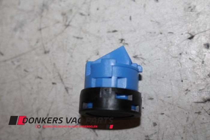 Usados Micrófono Audi A1 Precio € 10,00 Norma de margen ofrecido por Donkers VAG Parts
