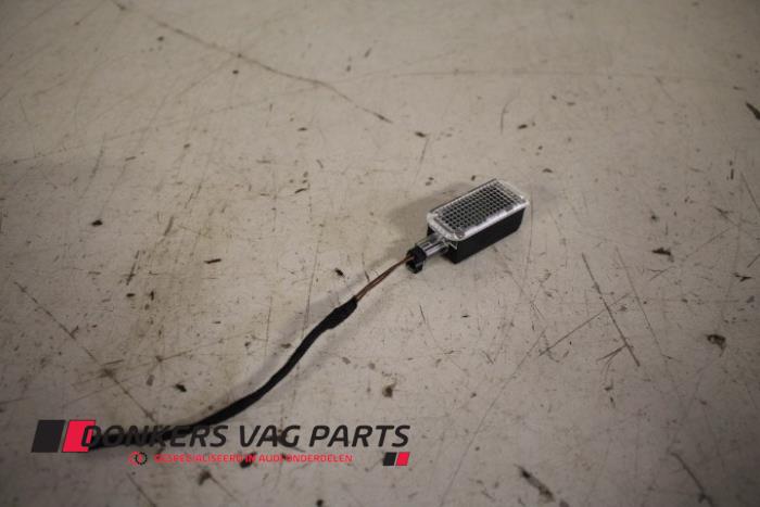 Używane Lampa LED Audi A7 Sportback (4GA/4GF) 3.0 TDI V6 24V Quattro Cena € 8,00 Z VAT oferowane przez Donkers VAG Parts