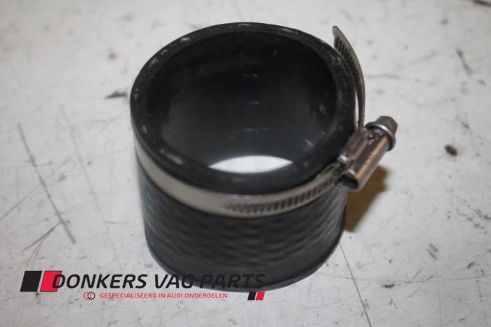 Usagé Tuyau intercooler Audi S8 (D3) 5.2 V10 40V Prix € 5,00 Règlement à la marge proposé par Donkers VAG Parts