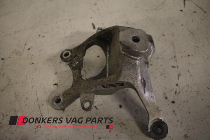 Usagé Support moteur Audi S8 (D3) 5.2 V10 40V Prix € 20,00 Règlement à la marge proposé par Donkers VAG Parts
