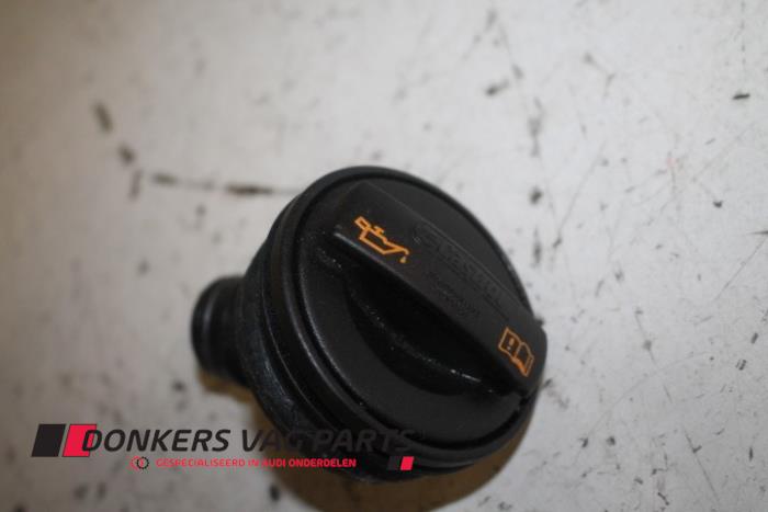 Gebrauchte Öl Füllrohr Audi S8 (D3) 5.2 V10 40V Preis € 10,00 Margenregelung angeboten von Donkers VAG Parts
